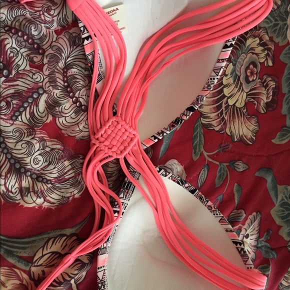 Bikini - Picture 7 of 8